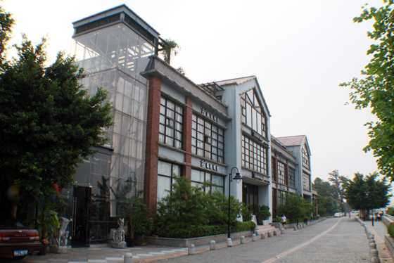 穗珠江岸违建城堡是整治办“整”出来的?