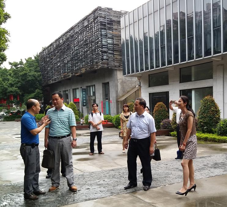 广州市人社局副巡视员冯星树一行参观调研1850创意园